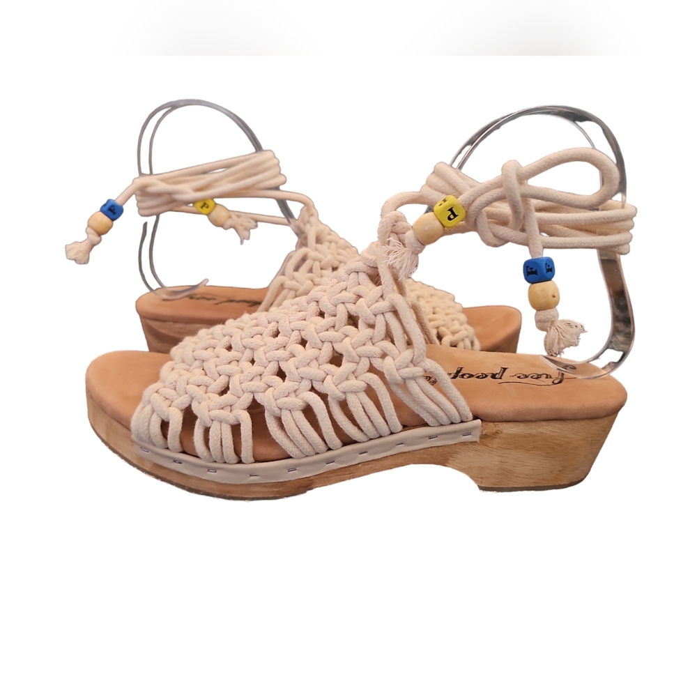 Free People Candy Crochet Clogs-Tea Size 39/9 C0149